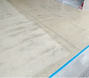 床　プライマー塗布